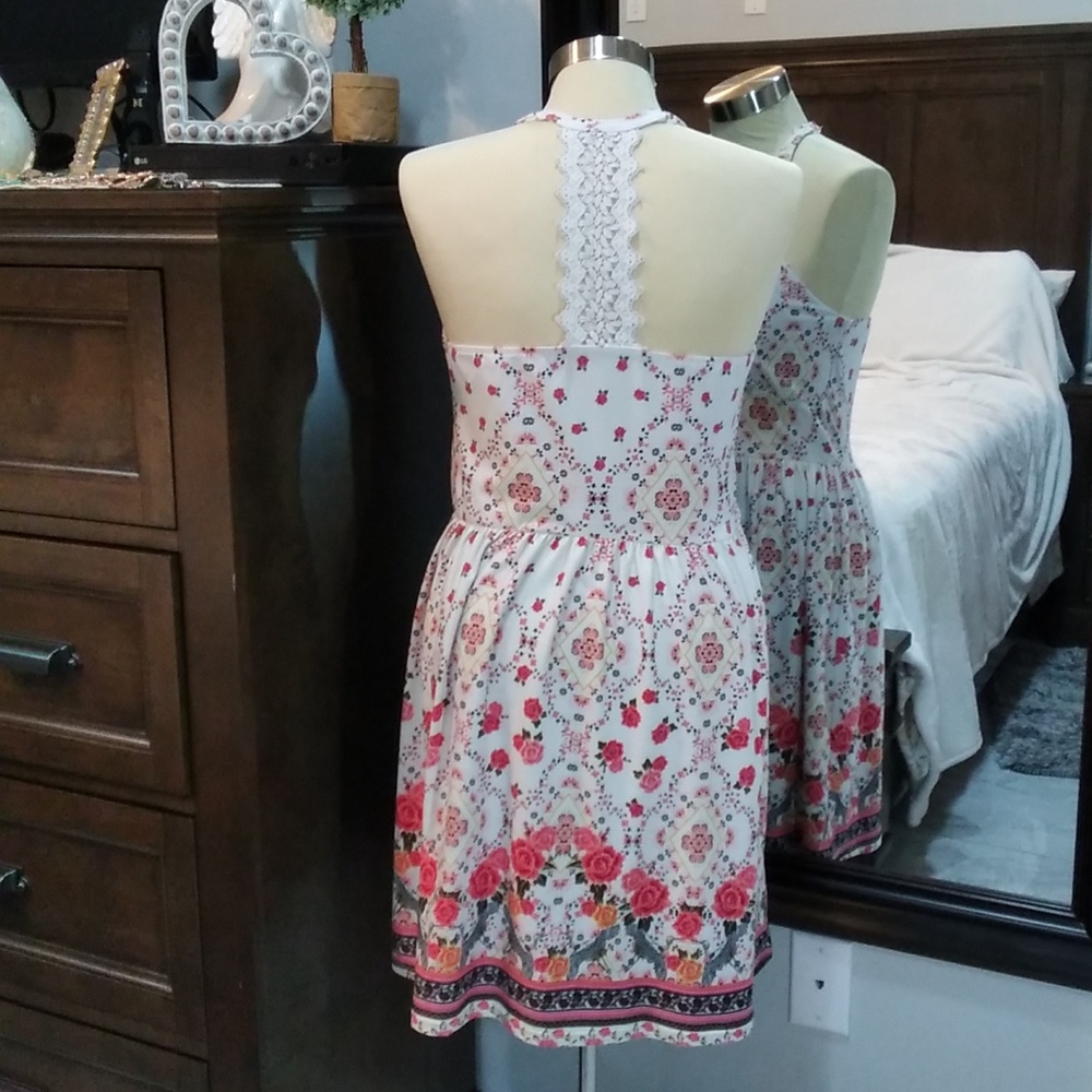 Women's Dress No Boundaries - Picture 2 of 8